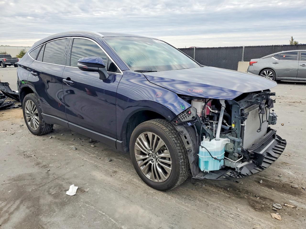 2024 TOYOTA VENZA LE photo 4