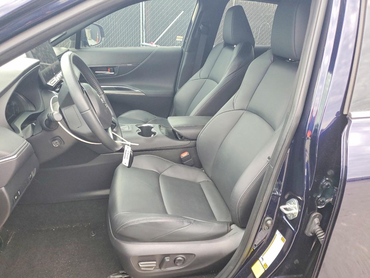 2024 TOYOTA VENZA LE photo 7