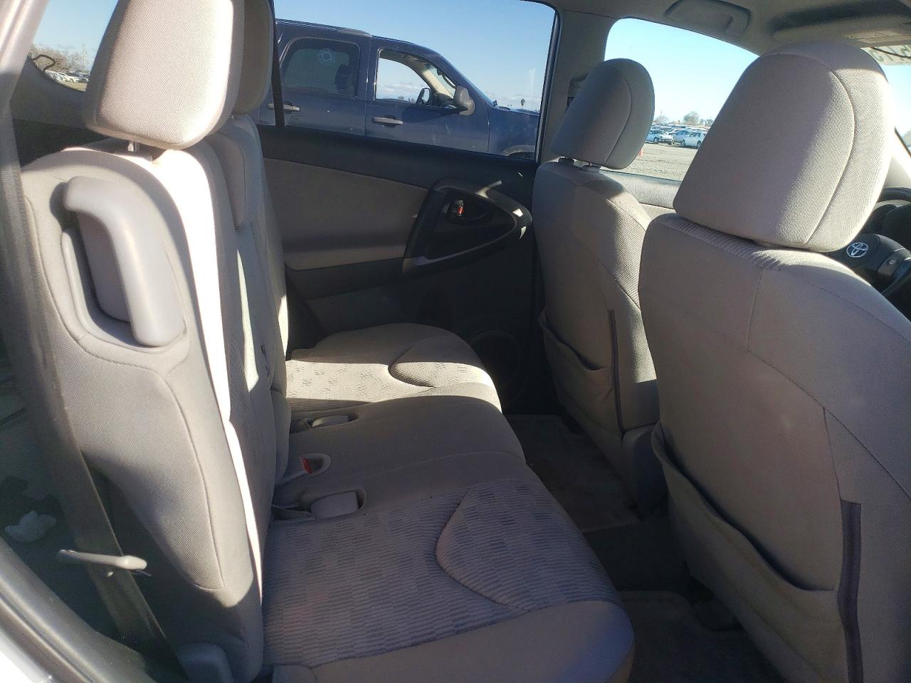 2012 TOYOTA RAV4 photo 11