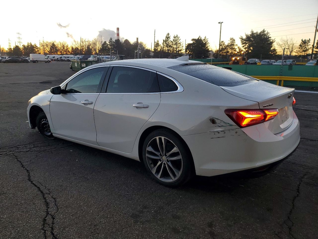 2021 CHEVROLET MALIBU LT photo 2