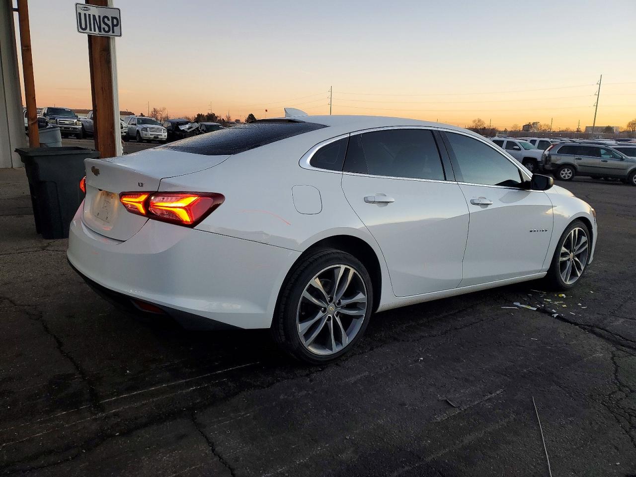 2021 CHEVROLET MALIBU LT photo 3