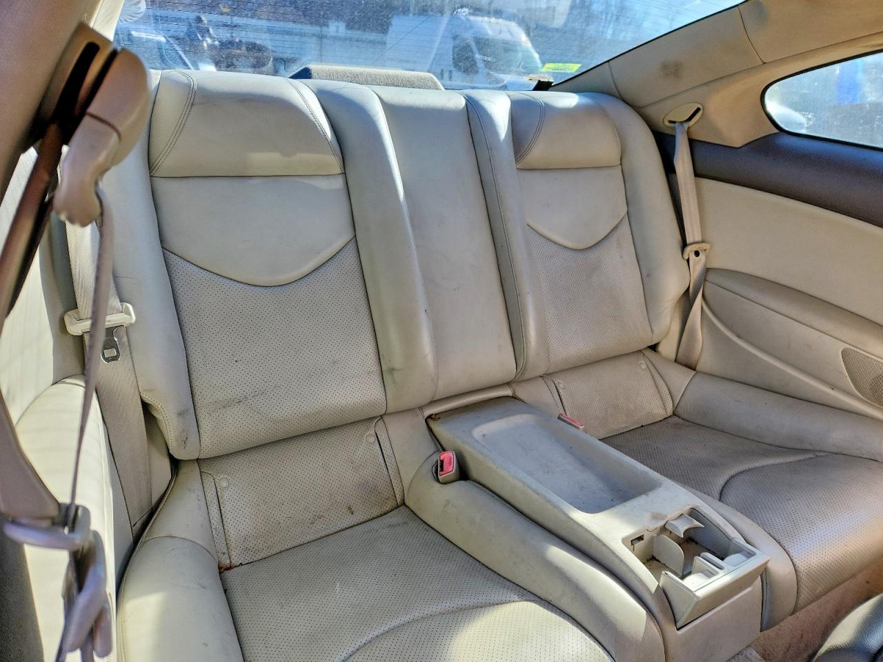 2010 INFINITI G37 photo 10