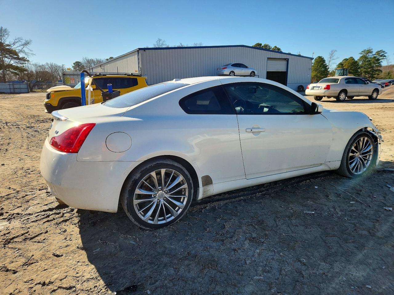 2010 INFINITI G37 photo 3