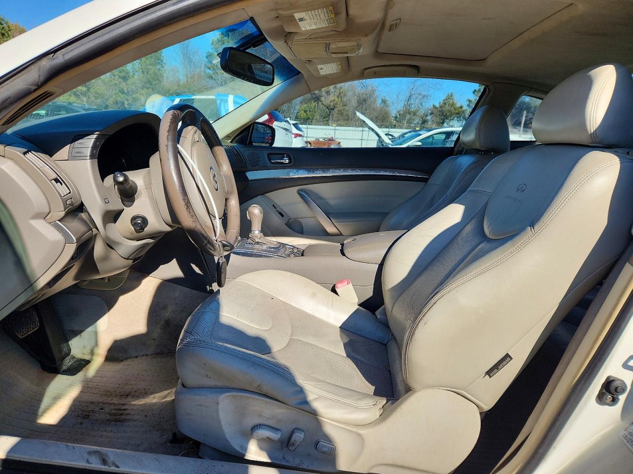 2010 INFINITI G37 photo 7