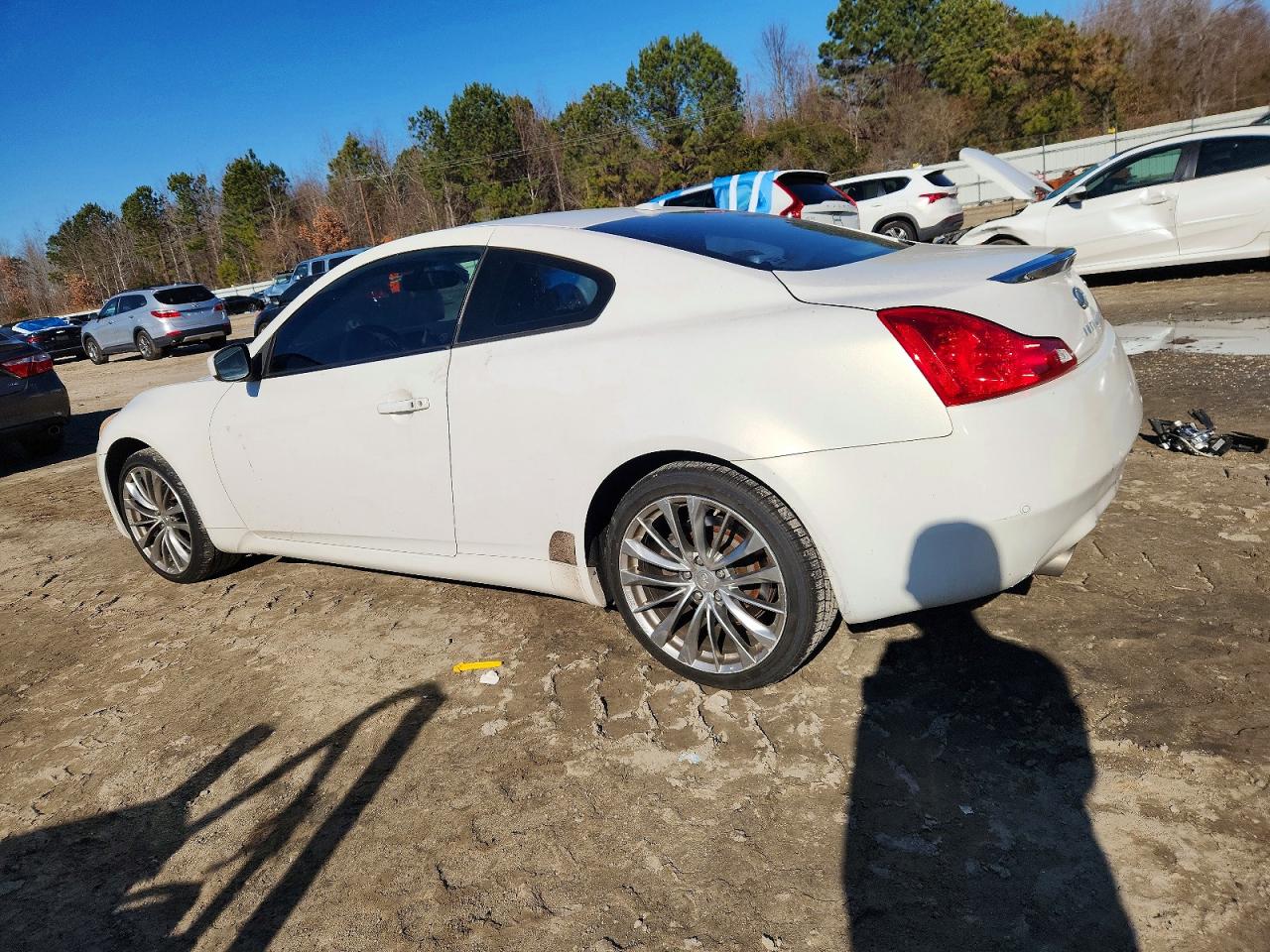 2010 INFINITI G37 photo 2