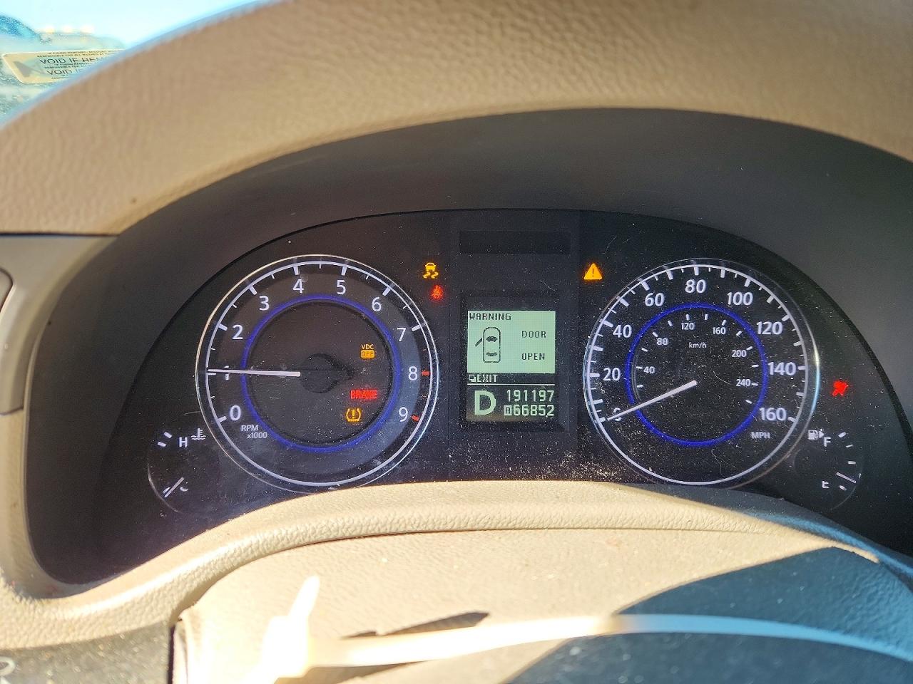 2010 INFINITI G37 photo 9