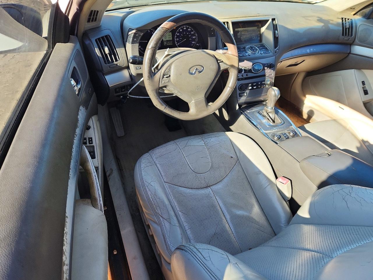 2010 INFINITI G37 photo 8