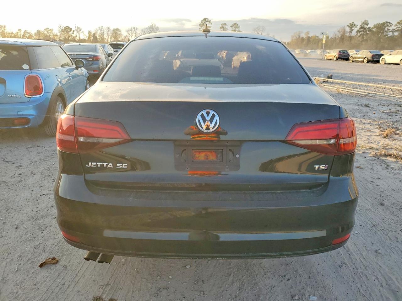 2017 VOLKSWAGEN JETTA SE photo 6