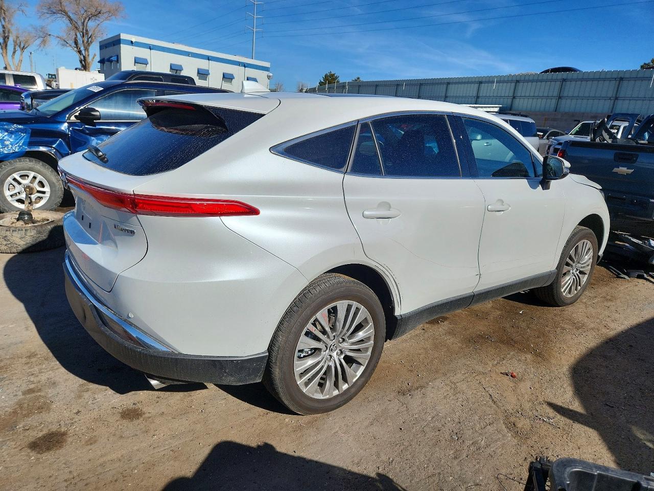 2024 TOYOTA VENZA LE photo 3