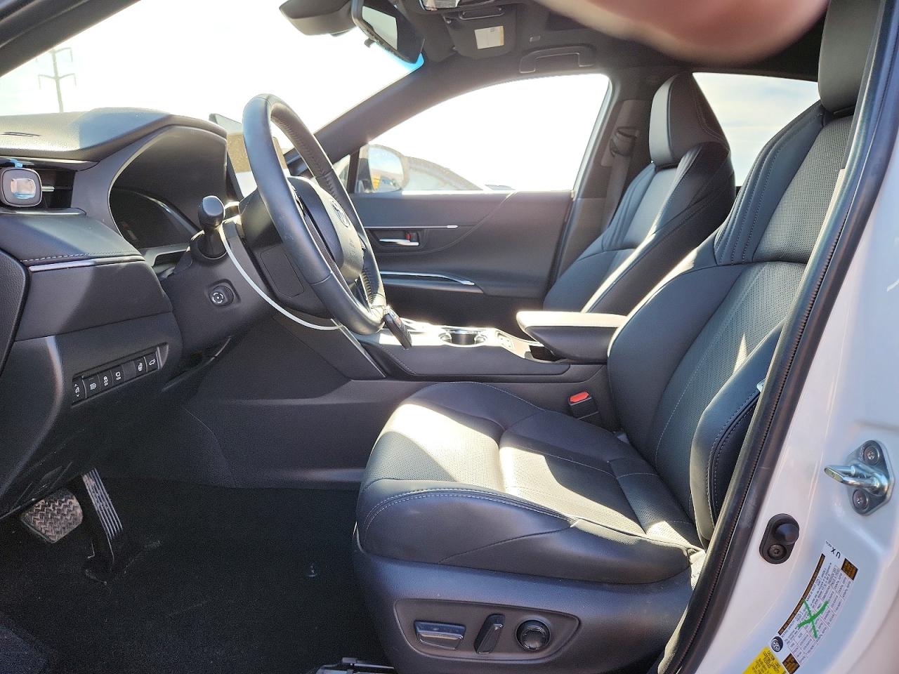 2024 TOYOTA VENZA LE photo 7