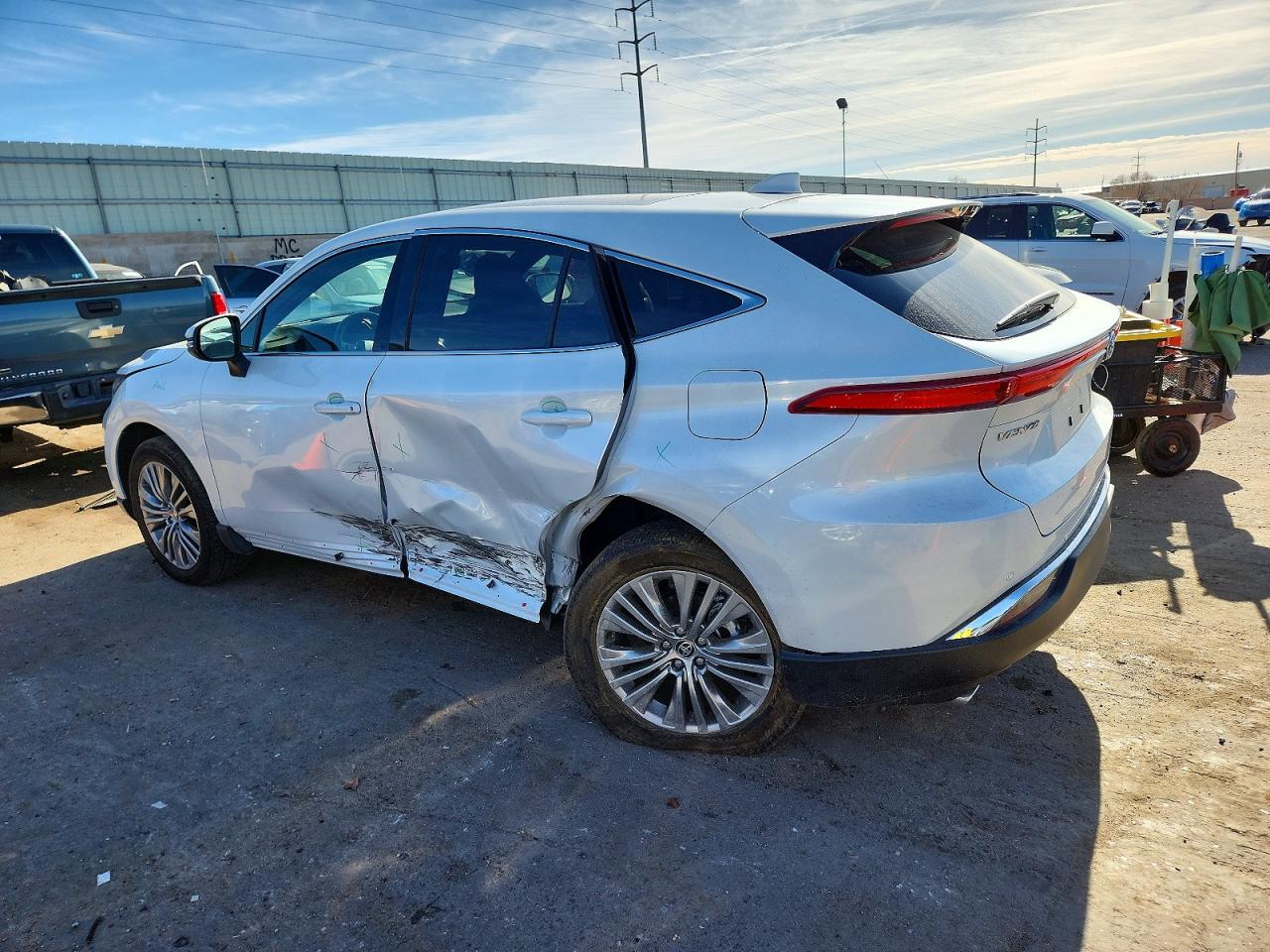 2024 TOYOTA VENZA LE photo 2