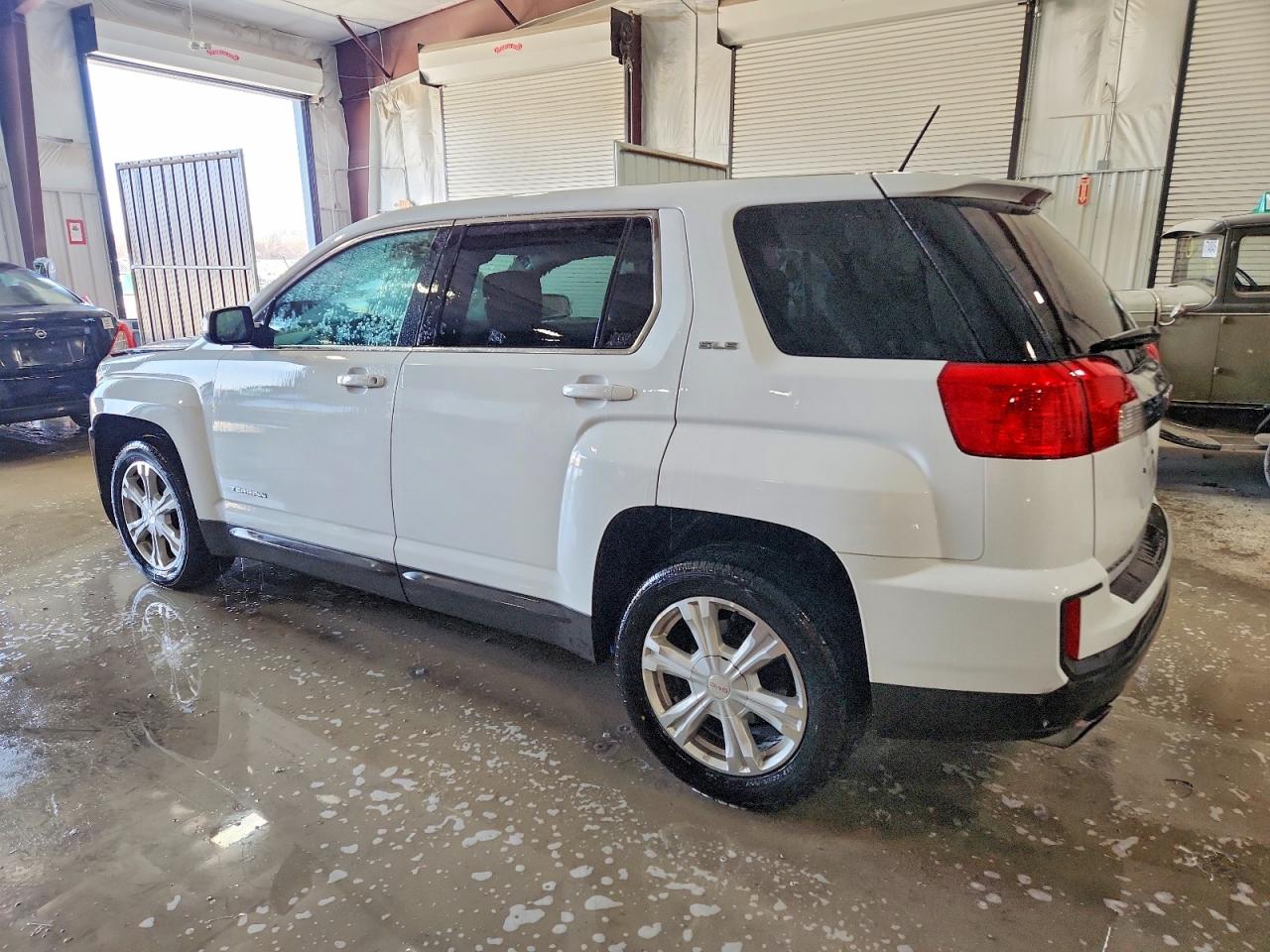 2017 GMC TERRAIN SLE photo 3