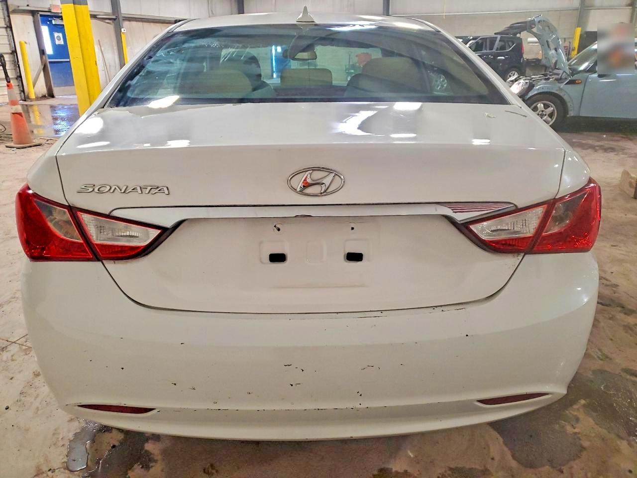 2013 HYUNDAI SONATA GLS photo 6
