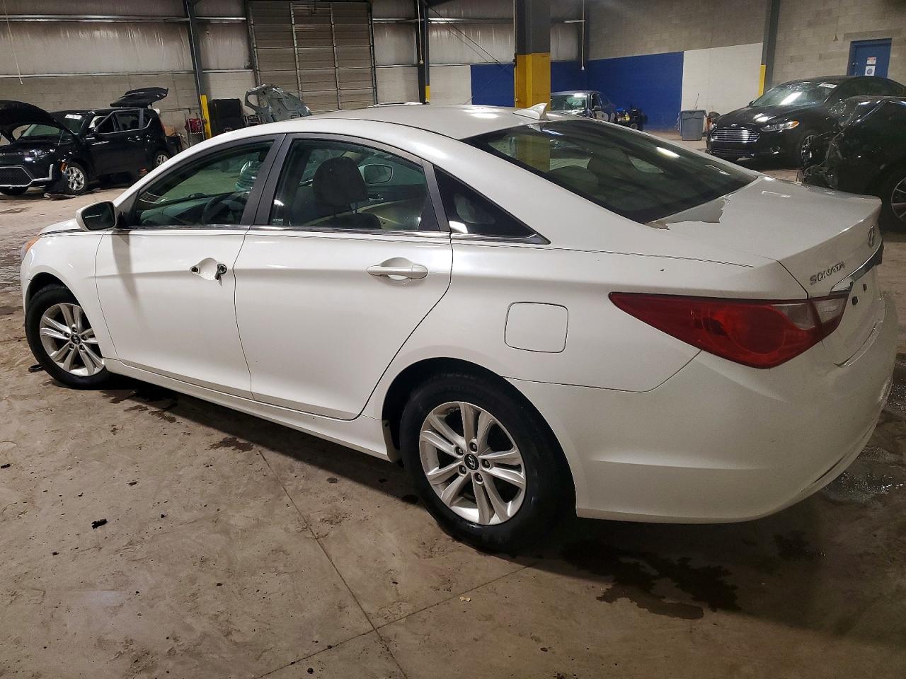 2013 HYUNDAI SONATA GLS photo 2