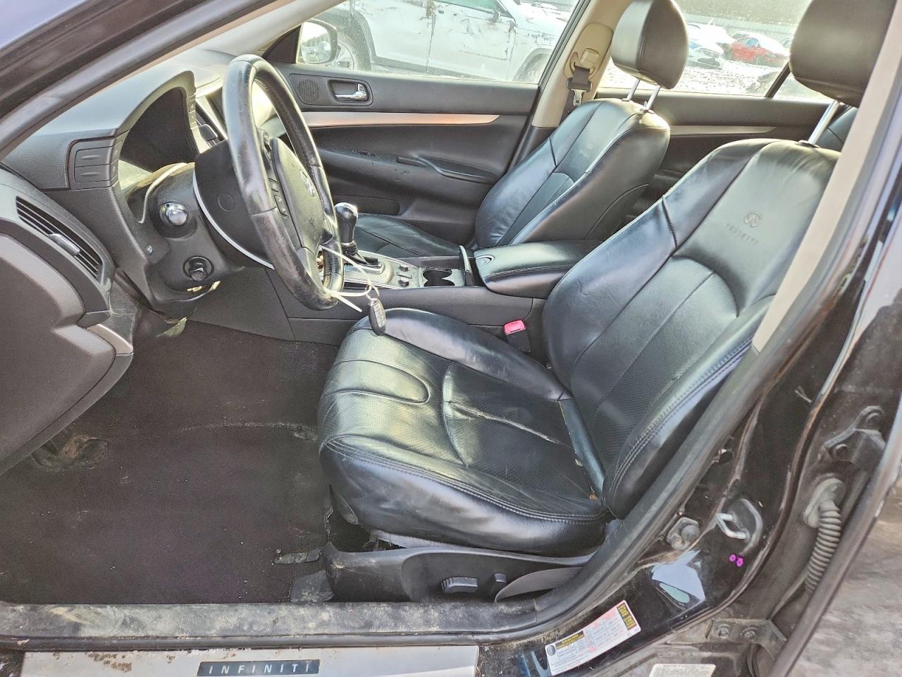 2012 INFINITI G37 photo 13