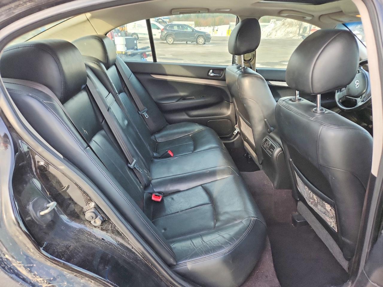 2012 INFINITI G37 photo 19
