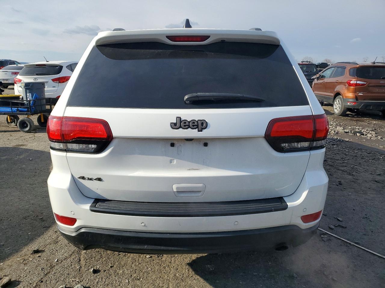 2016 JEEP GRAND CHEROKEE LAREDO photo 6