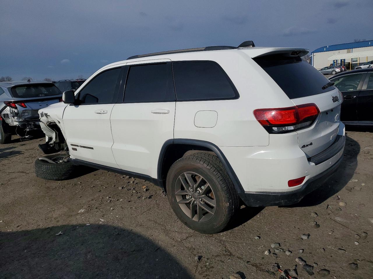 2016 JEEP GRAND CHEROKEE LAREDO photo 2