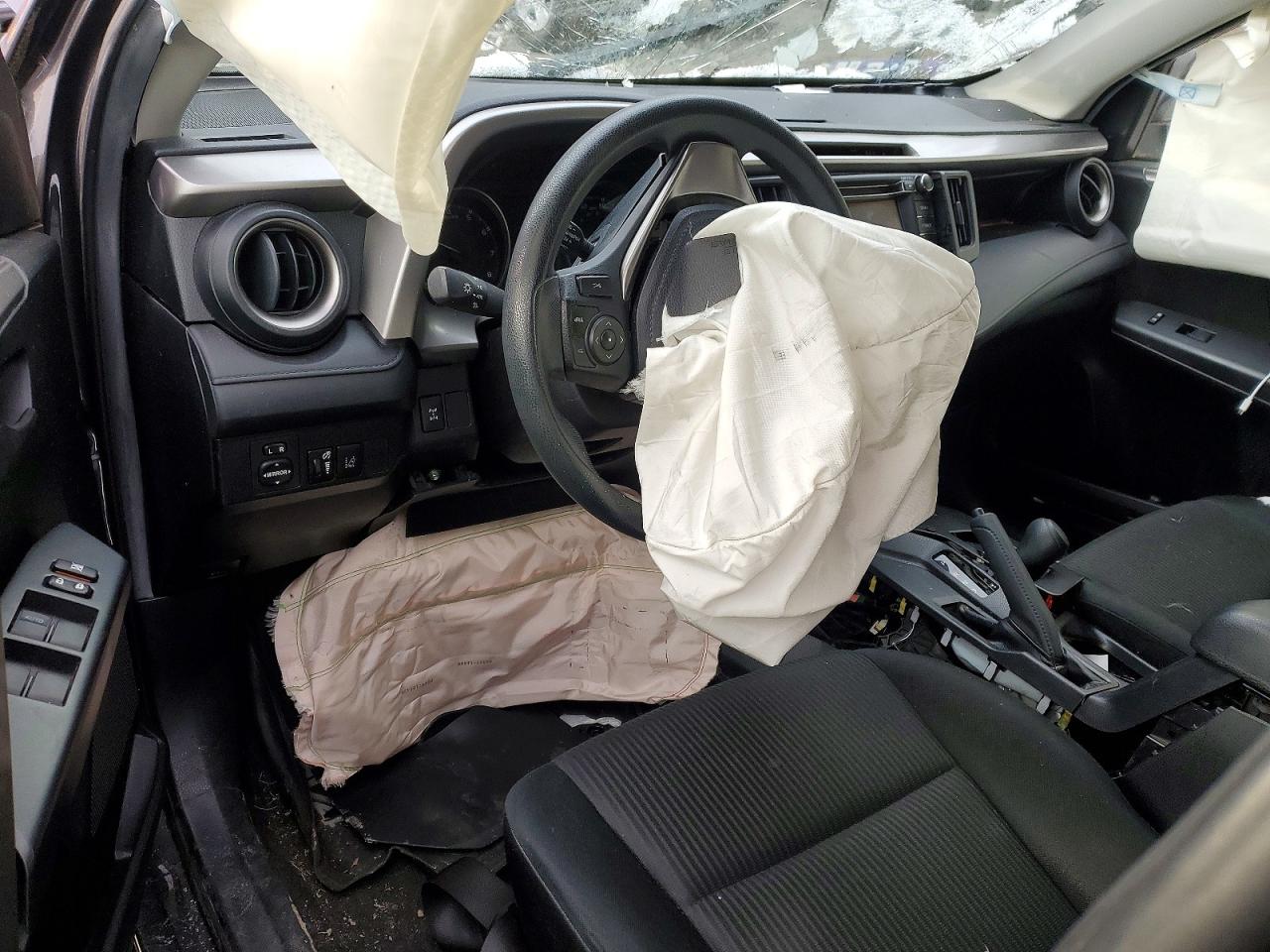 2017 TOYOTA RAV4 LE photo 8