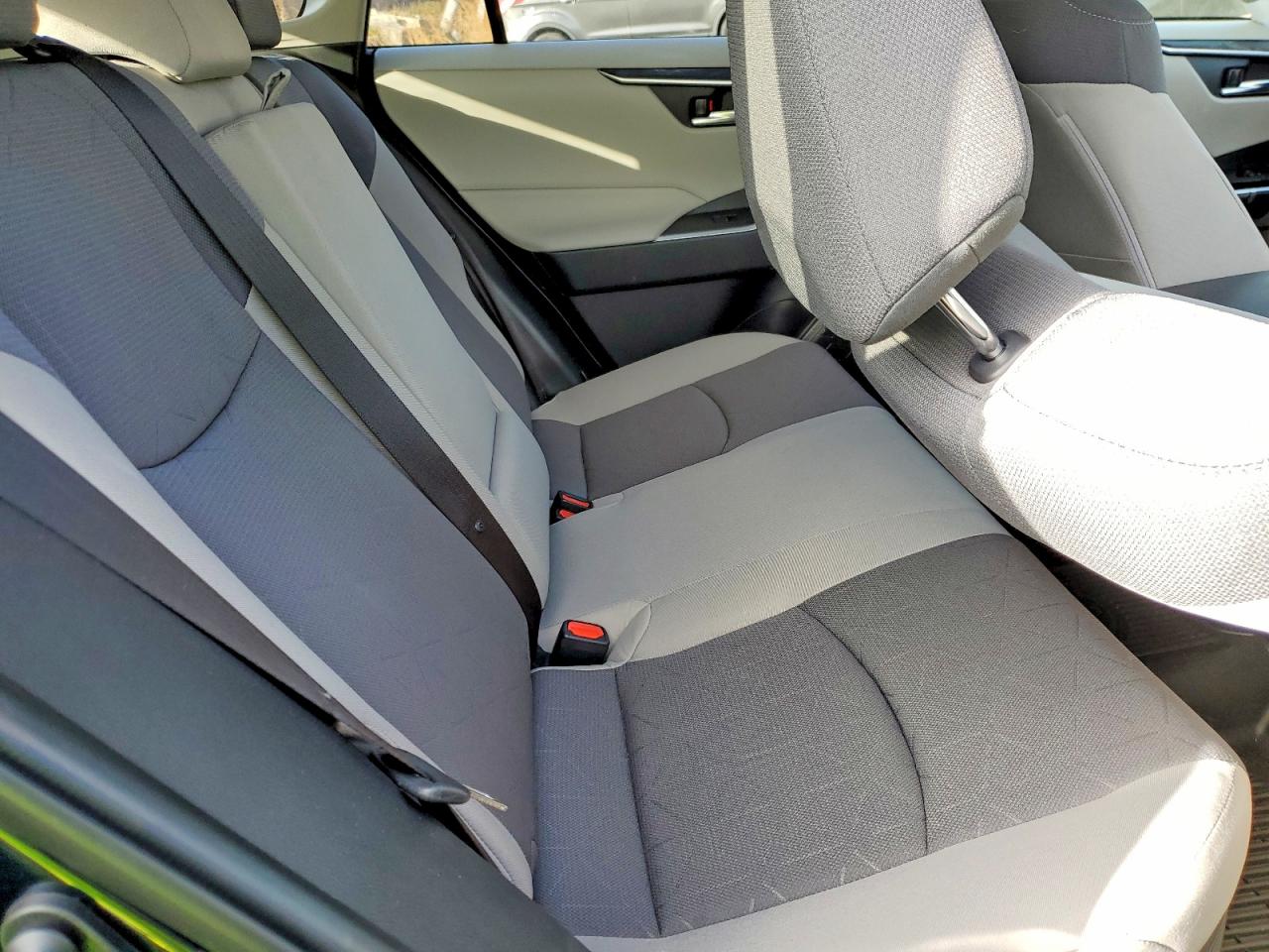 2025 TOYOTA RAV4 XLE photo 21