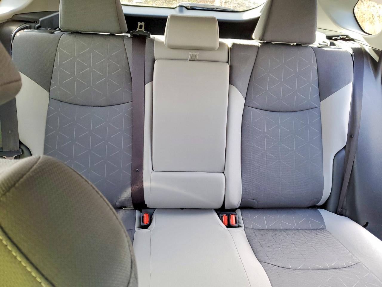 2025 TOYOTA RAV4 XLE photo 19