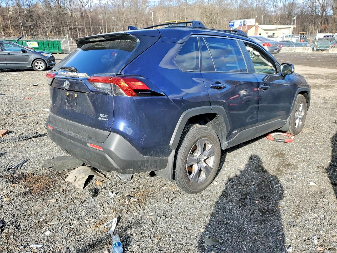 2025 TOYOTA RAV4 XLE photo 5