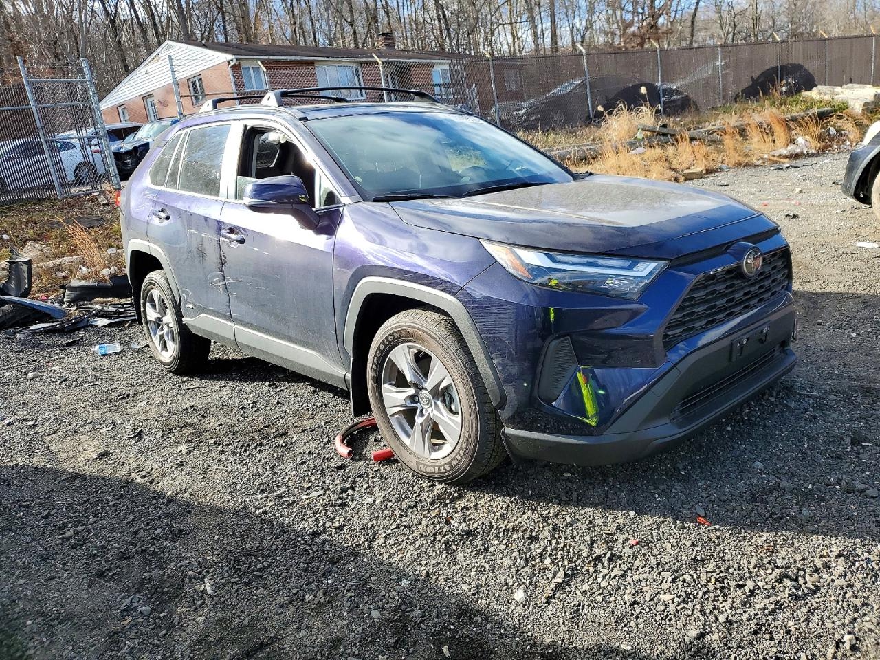 2025 TOYOTA RAV4 XLE photo 7