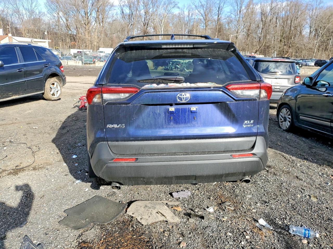 2025 TOYOTA RAV4 XLE photo 11