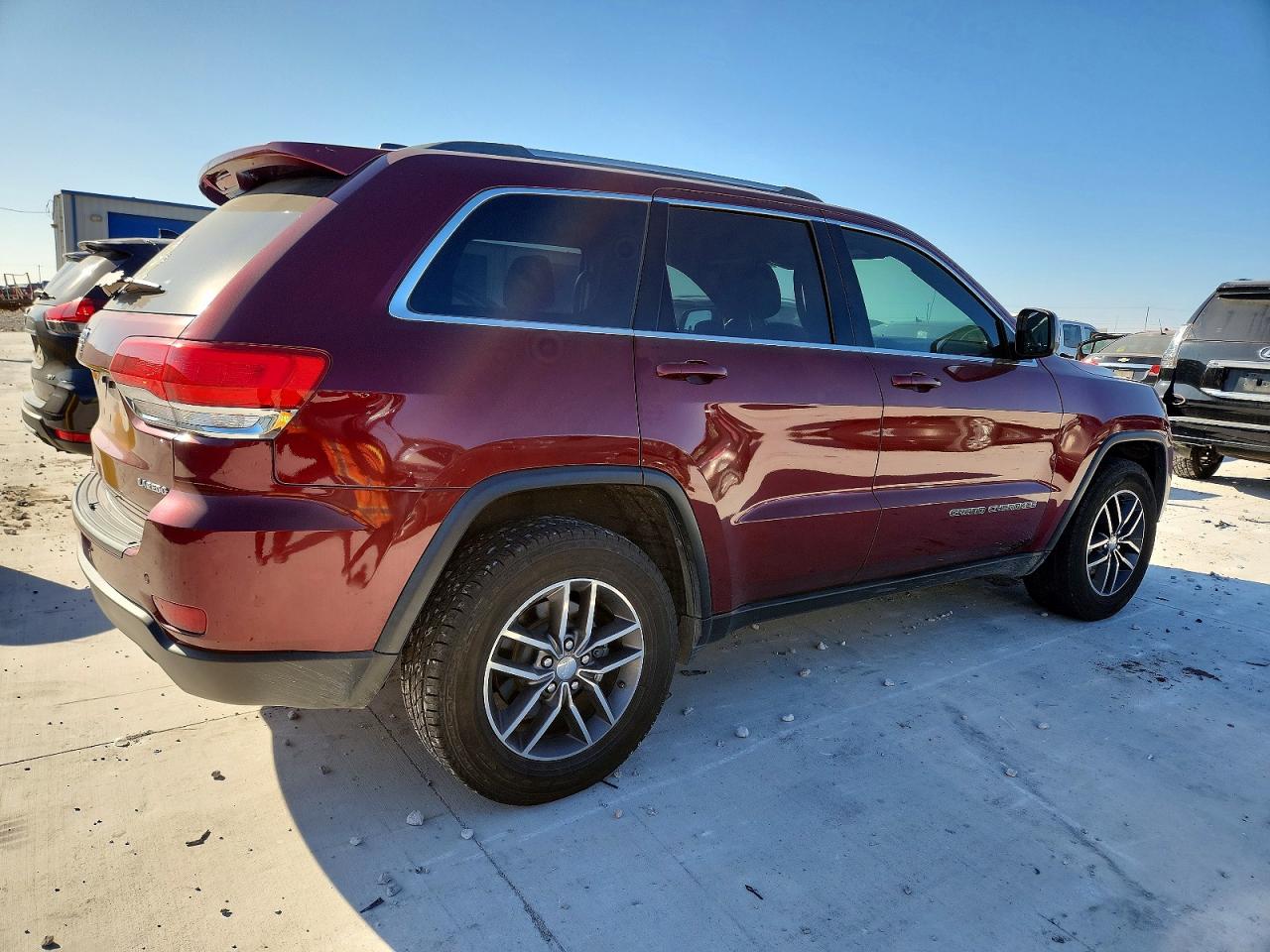 2018 JEEP GRAND CHEROKEE LAREDO photo 3