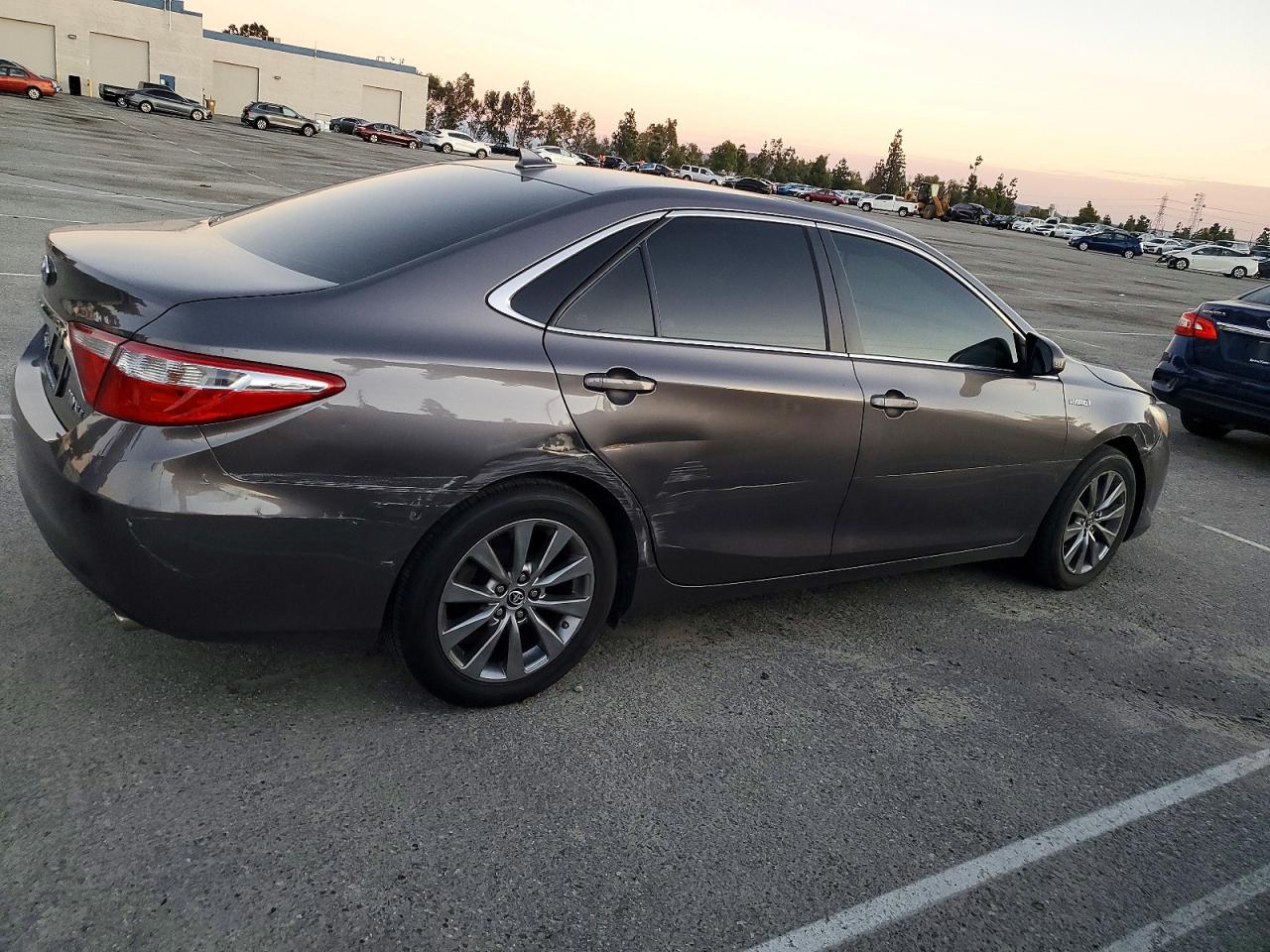 2015 TOYOTA CAMRY HYBRID photo 3