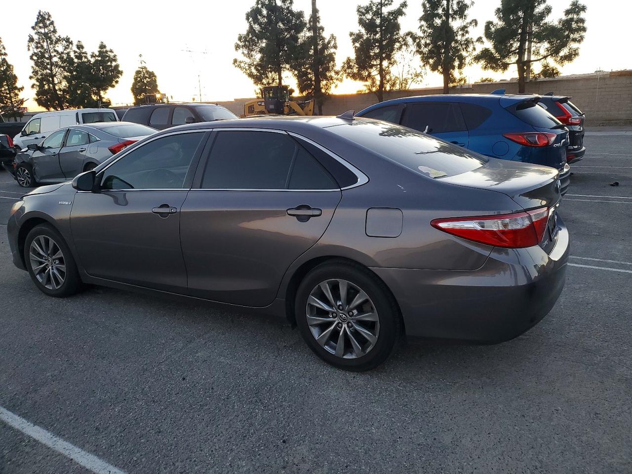 2015 TOYOTA CAMRY HYBRID photo 2