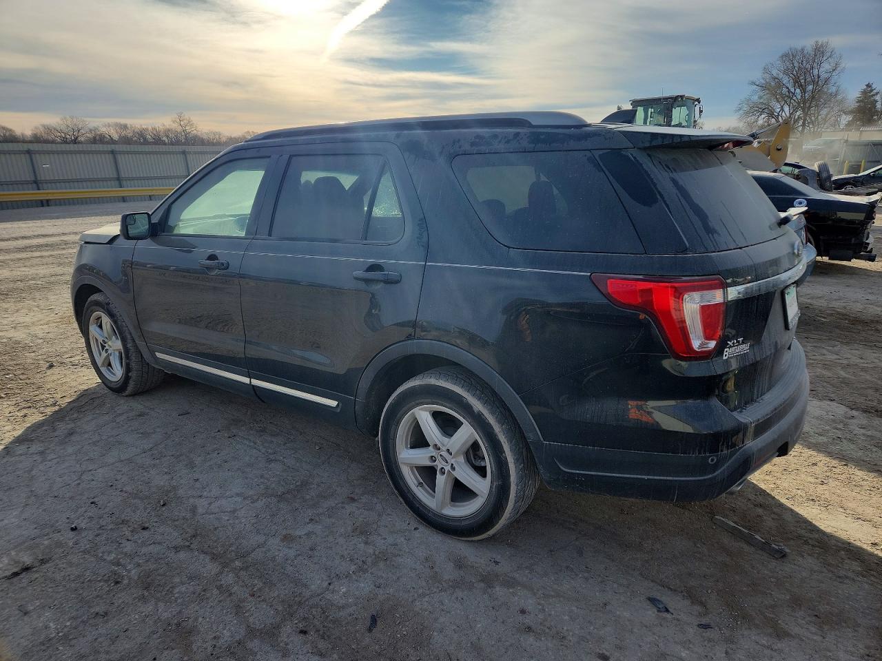 2018 FORD EXPLORER XLT photo 3