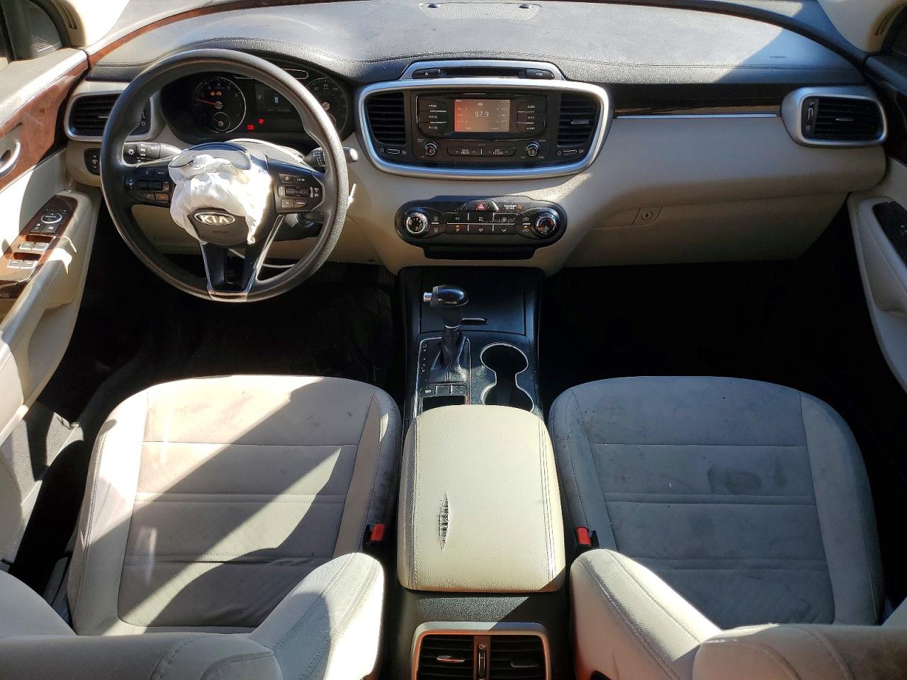 2017 KIA SORENTO LX photo 8