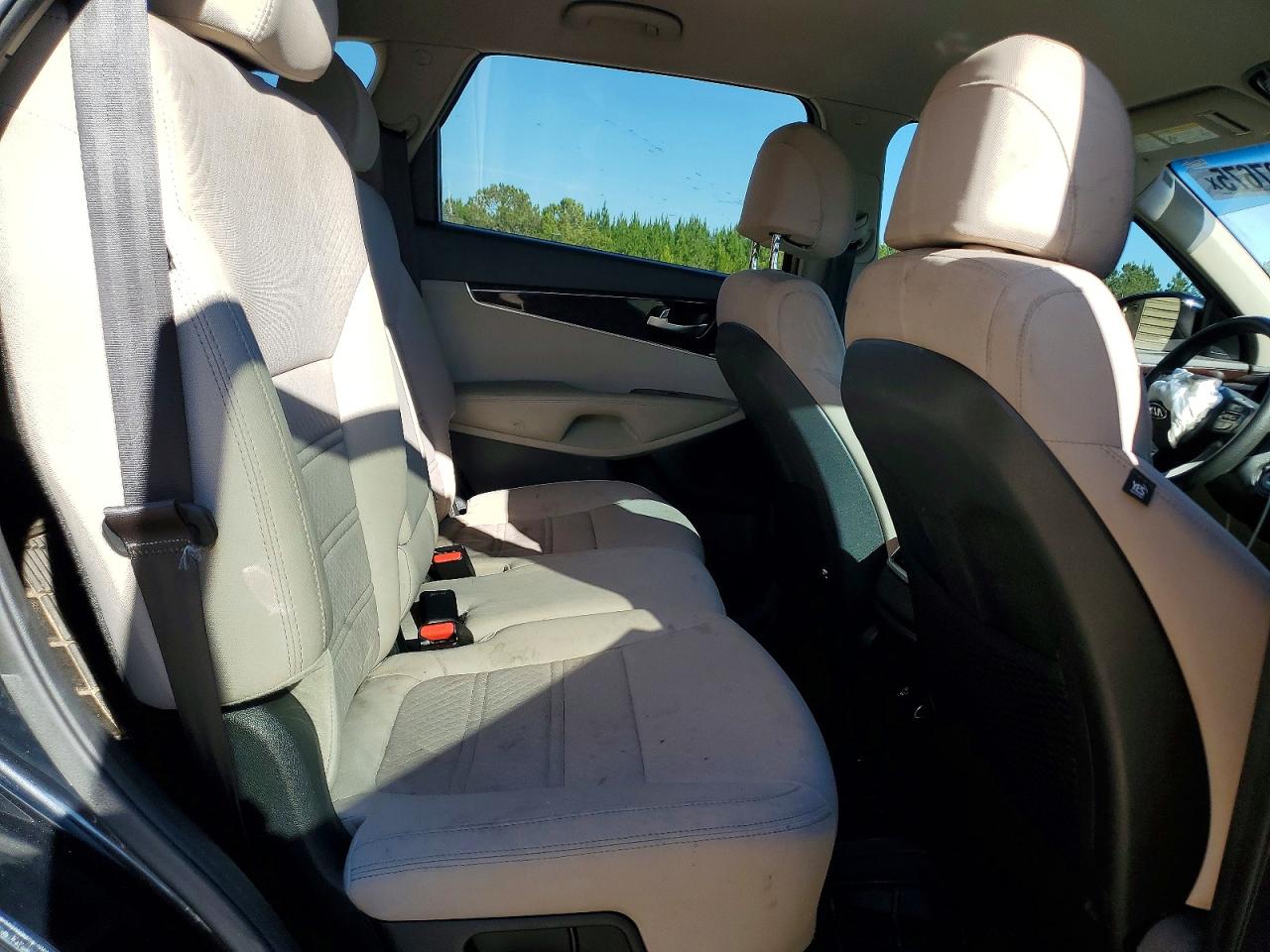 2017 KIA SORENTO LX photo 11