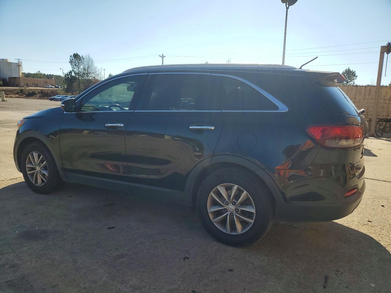 2017 KIA SORENTO LX photo 2