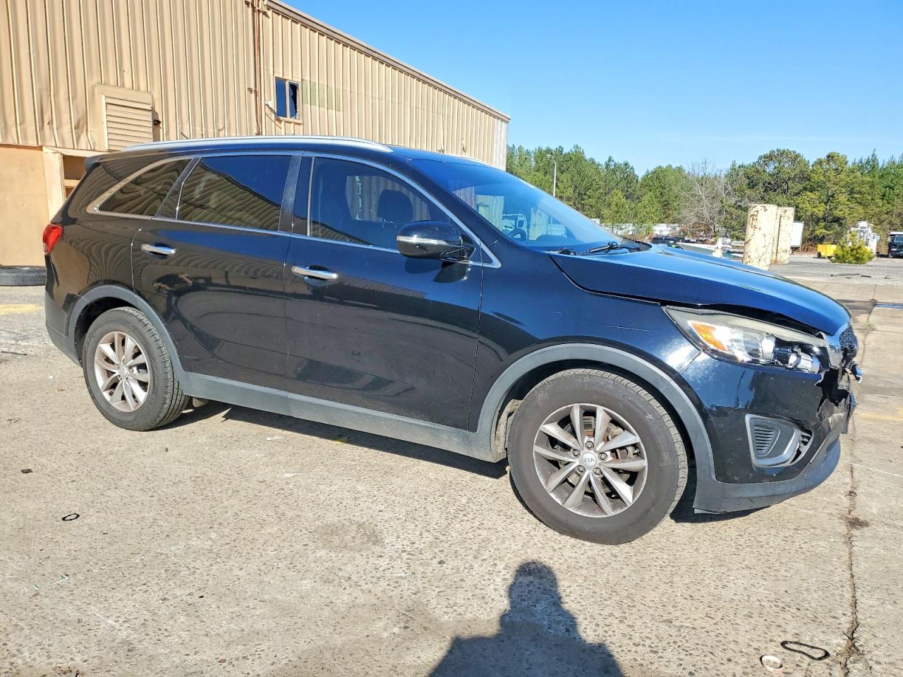 2017 KIA SORENTO LX photo 4
