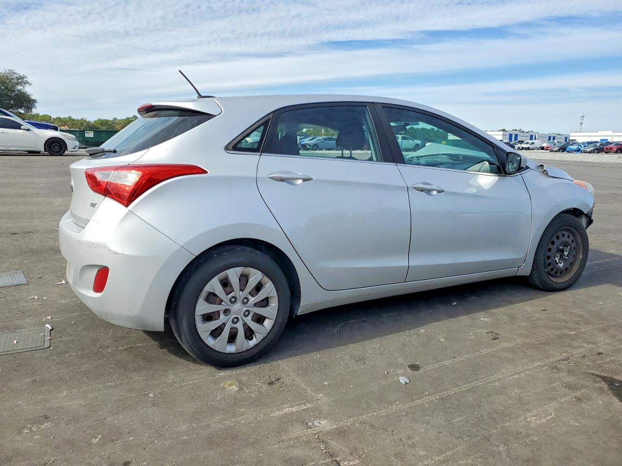 2017 HYUNDAI ELANTRA GT photo 3