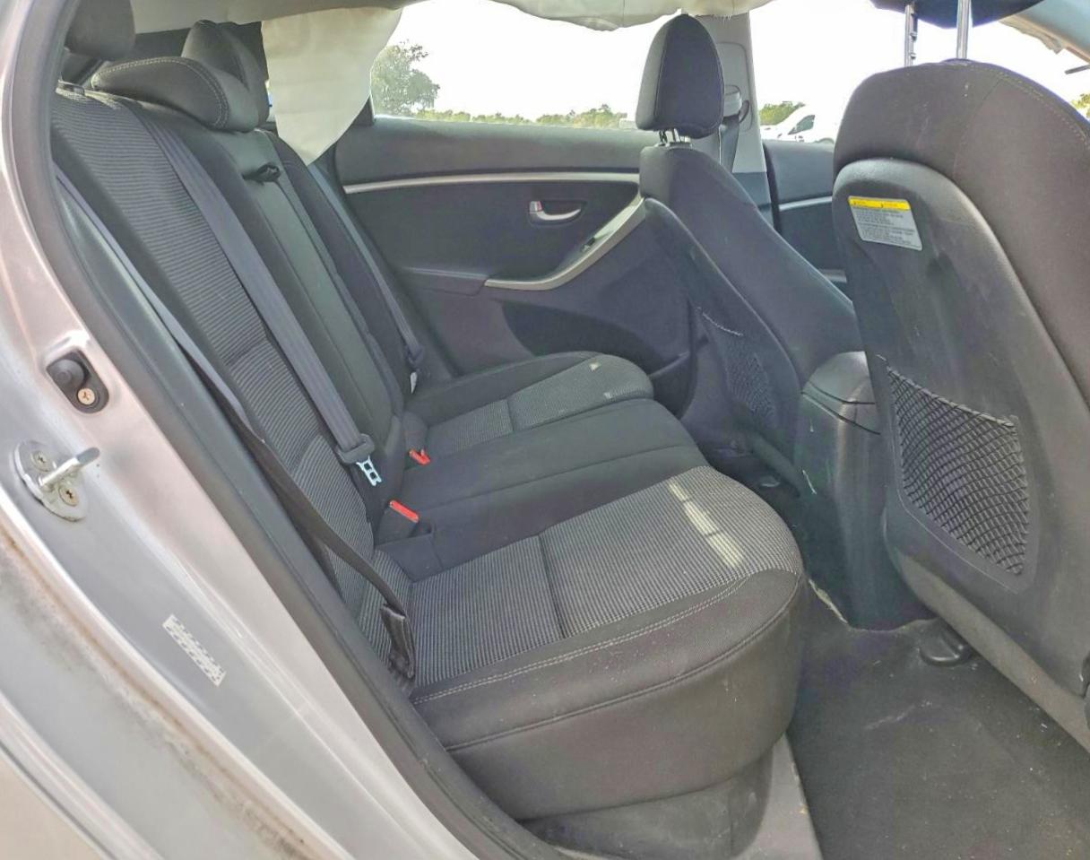 2017 HYUNDAI ELANTRA GT photo 10