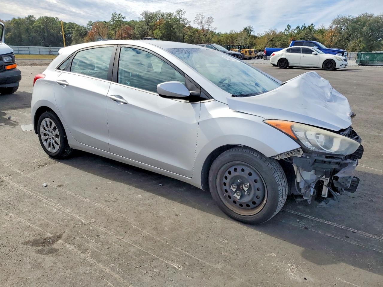 2017 HYUNDAI ELANTRA GT photo 4