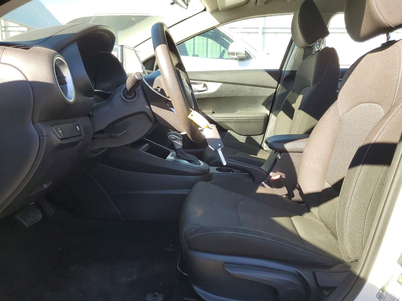 2024 KIA FORTE LX photo 7