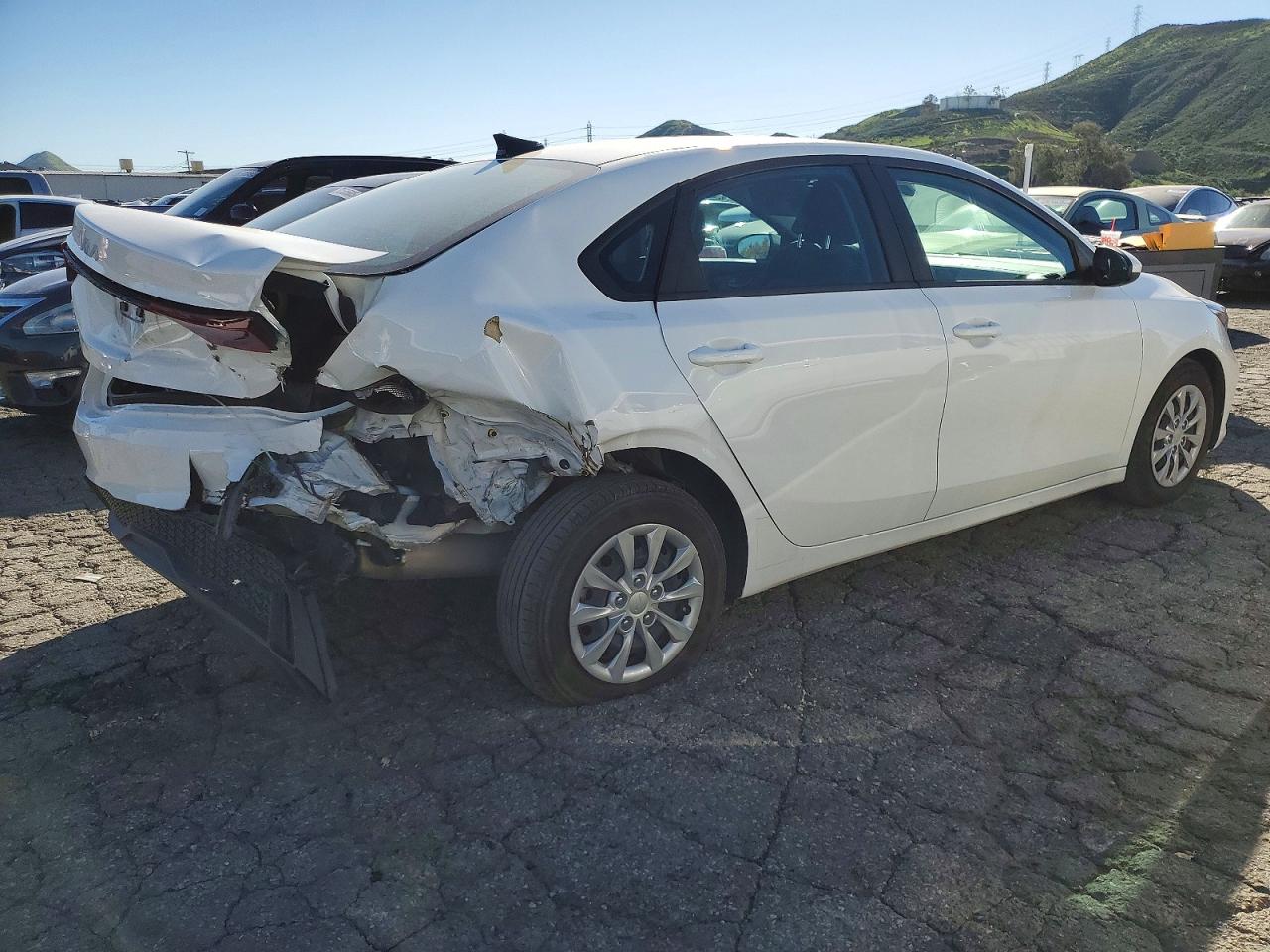 2024 KIA FORTE LX photo 3