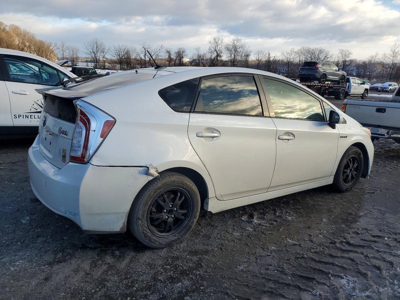 2013 TOYOTA PRIUS photo 3