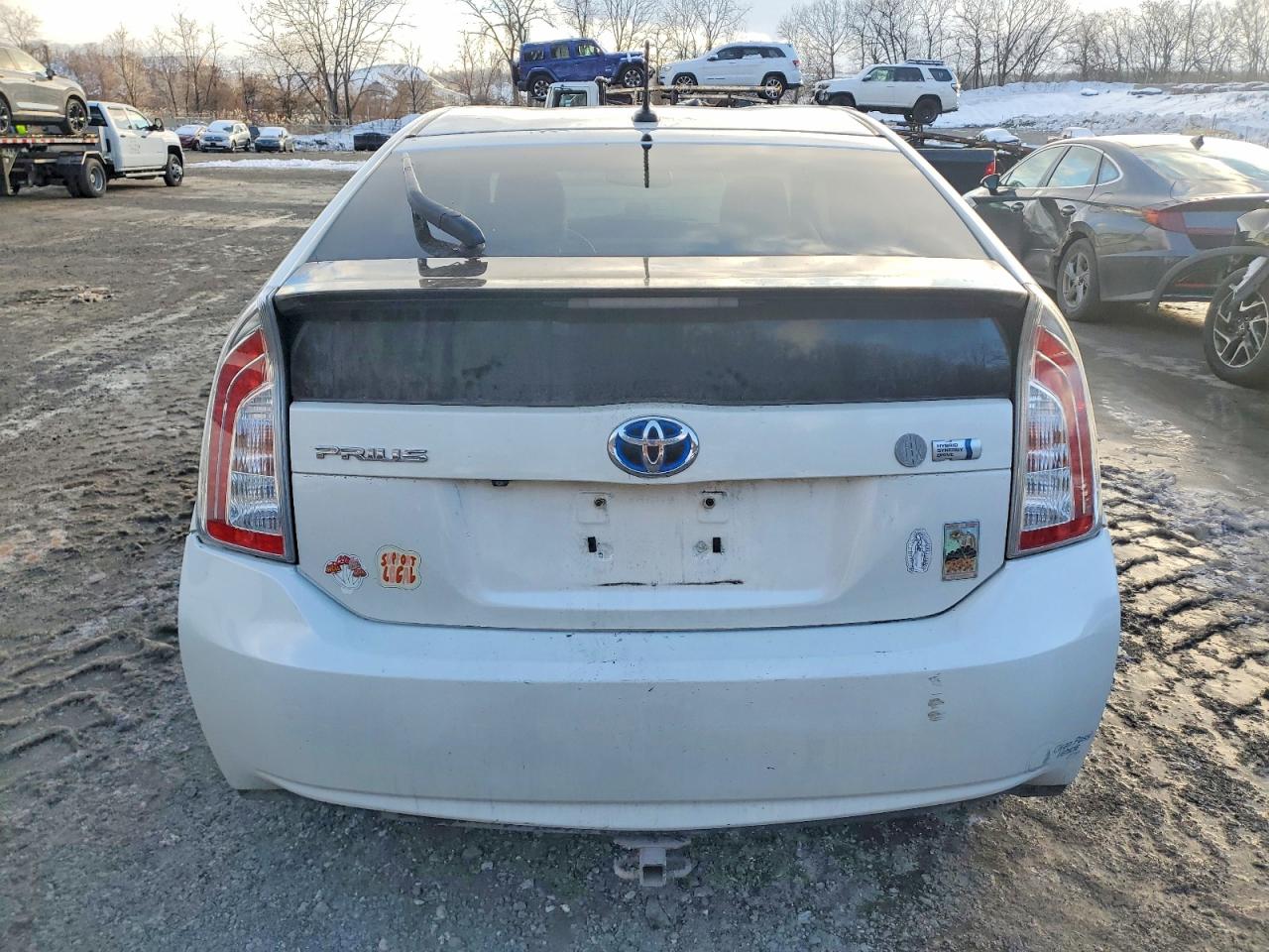 2013 TOYOTA PRIUS photo 6