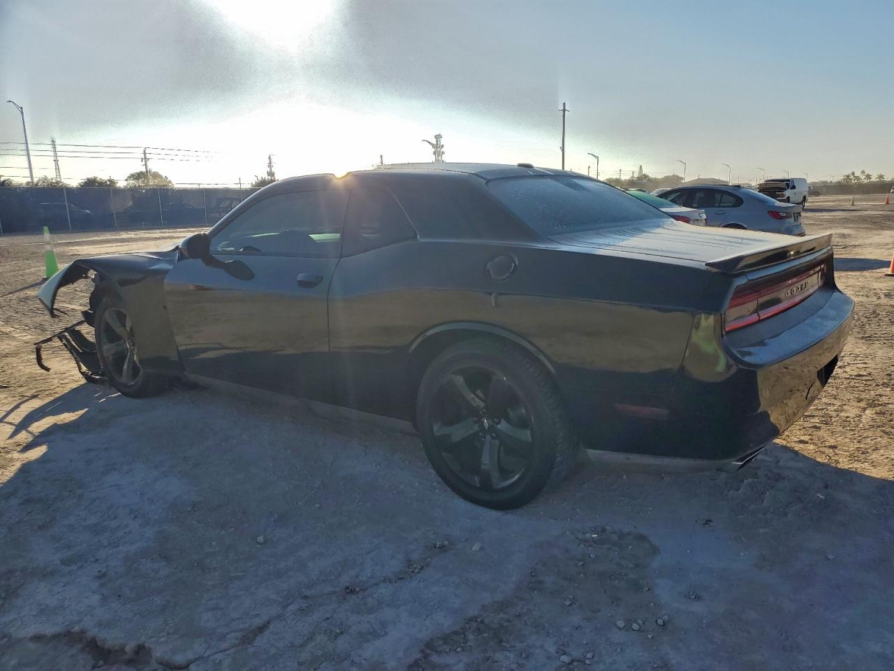 2013 DODGE CHALLENGER SXT photo 2