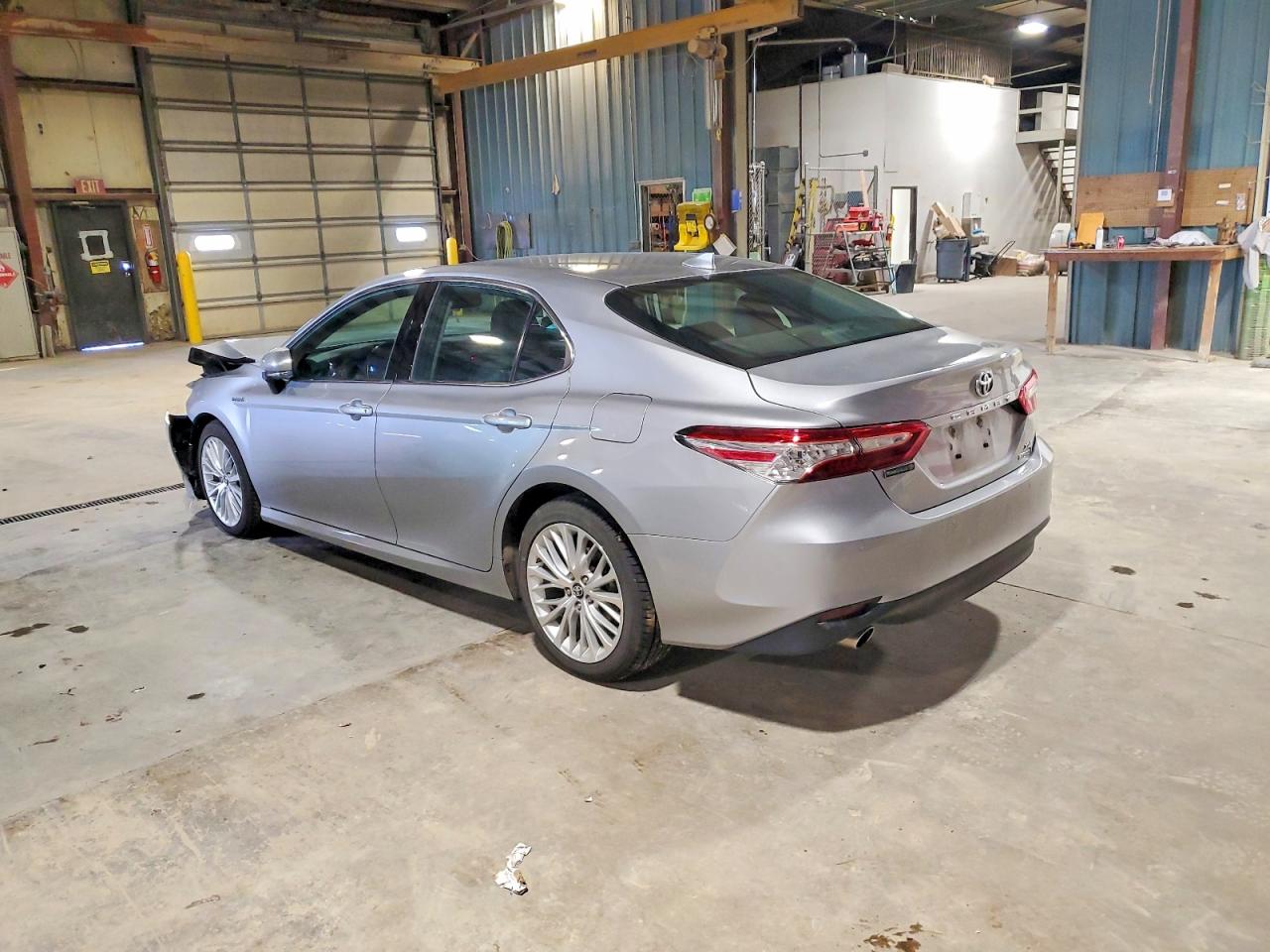 2019 TOYOTA CAMRY HYBRID photo 3