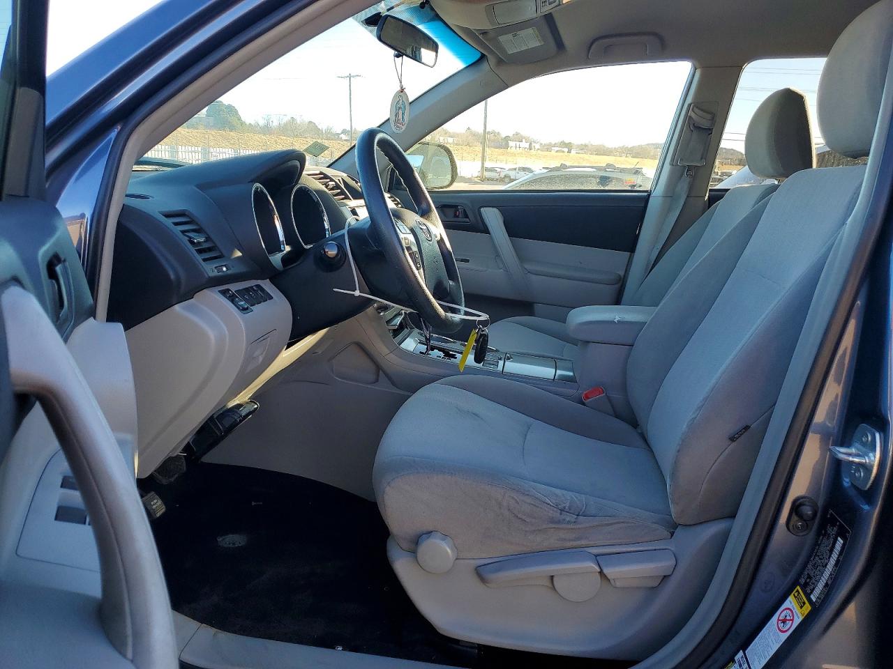 2013 TOYOTA HIGHLANDER BASE photo 13