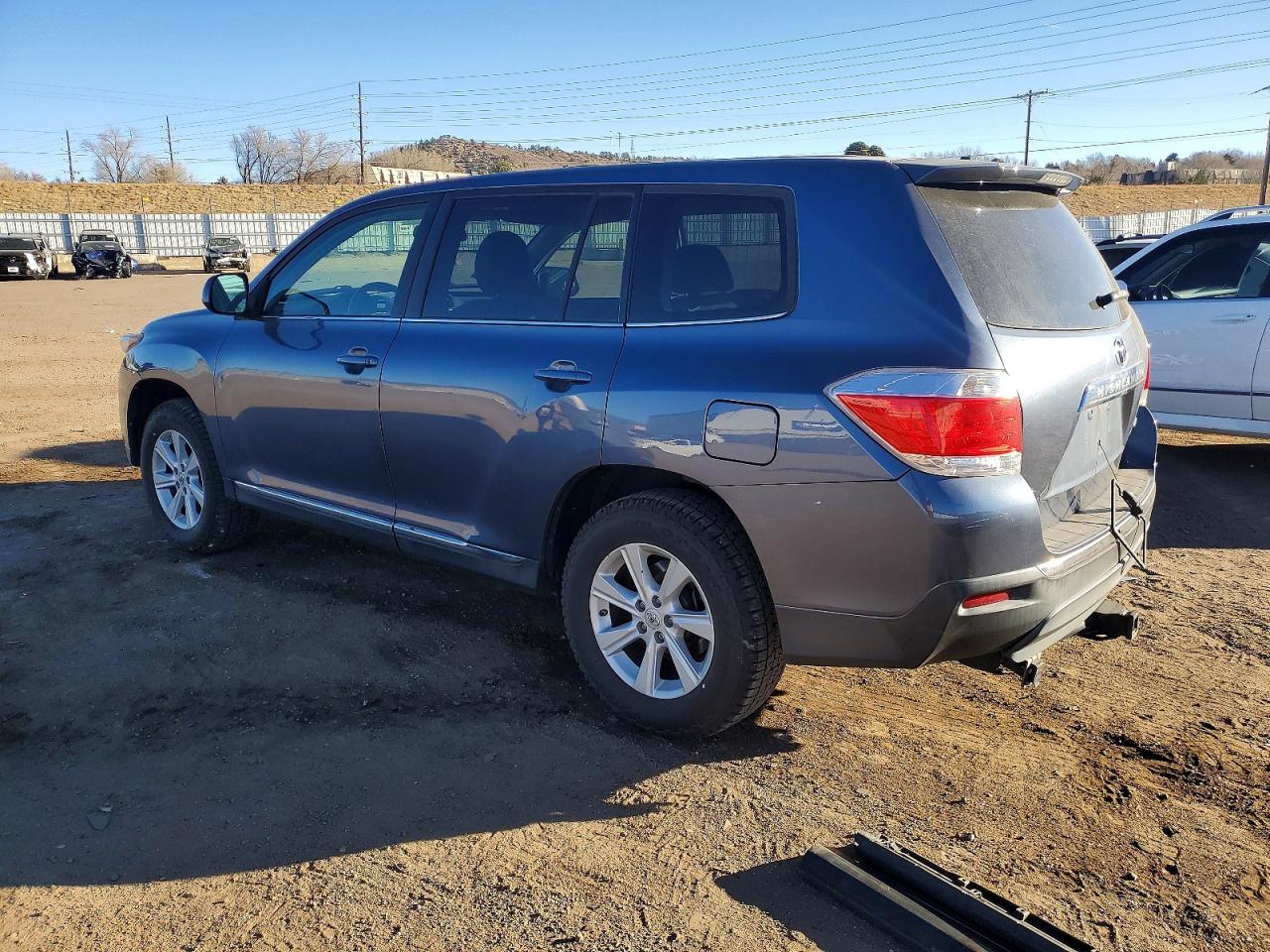 2013 TOYOTA HIGHLANDER BASE photo 3