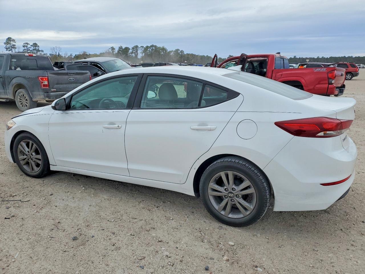 2017 HYUNDAI ELANTRA SE photo 2