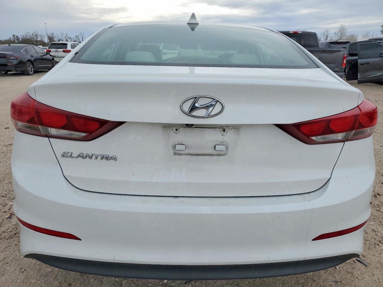 2017 HYUNDAI ELANTRA SE photo 6