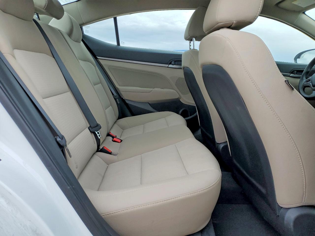 2017 HYUNDAI ELANTRA SE photo 10